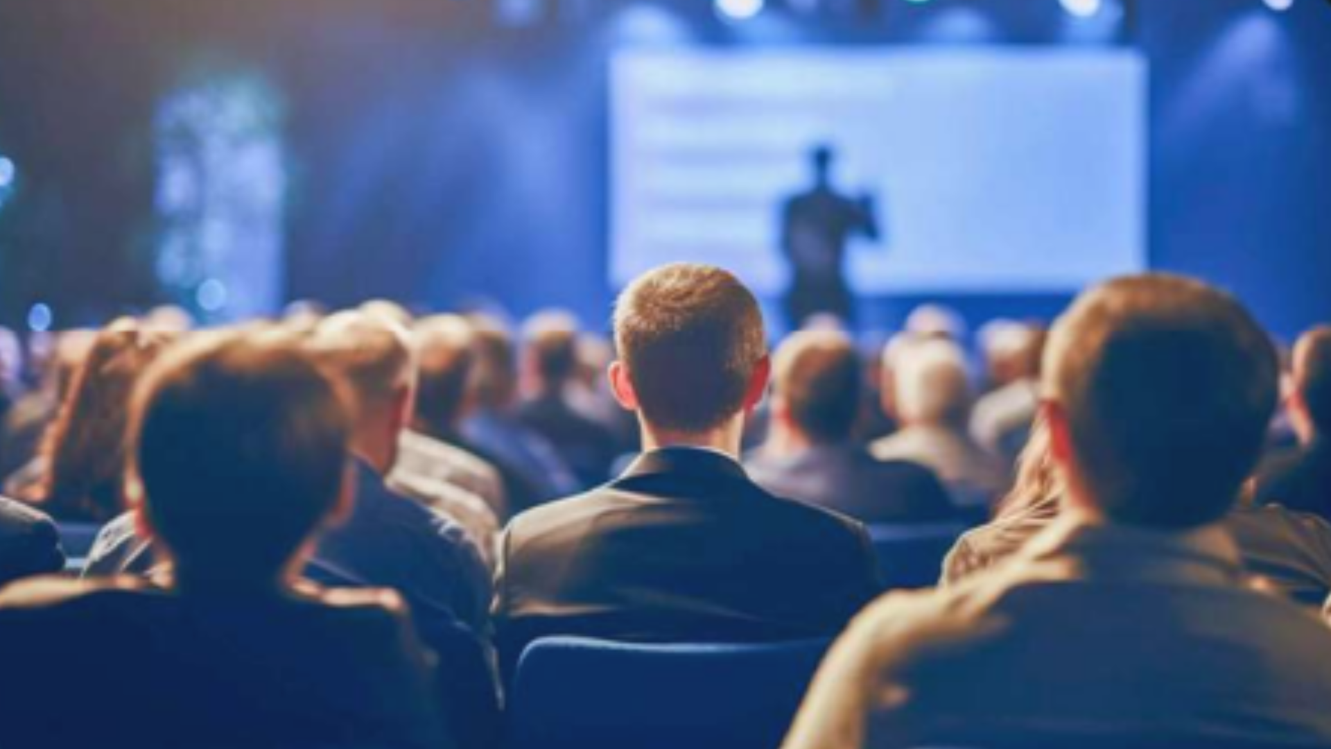 Palestra com público em auditório